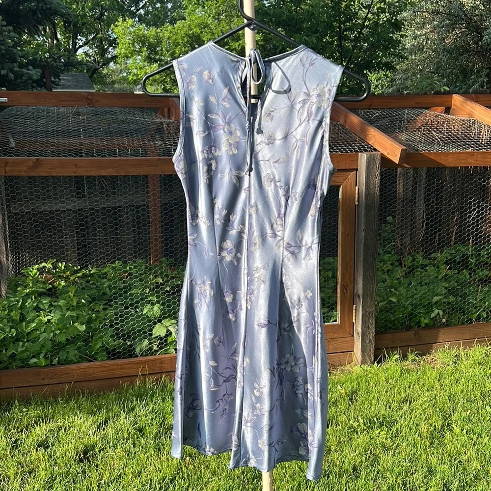 EUC 5•7•9 Lavender Satin Dress • Size 3 Juniors - Picture 3 of 7